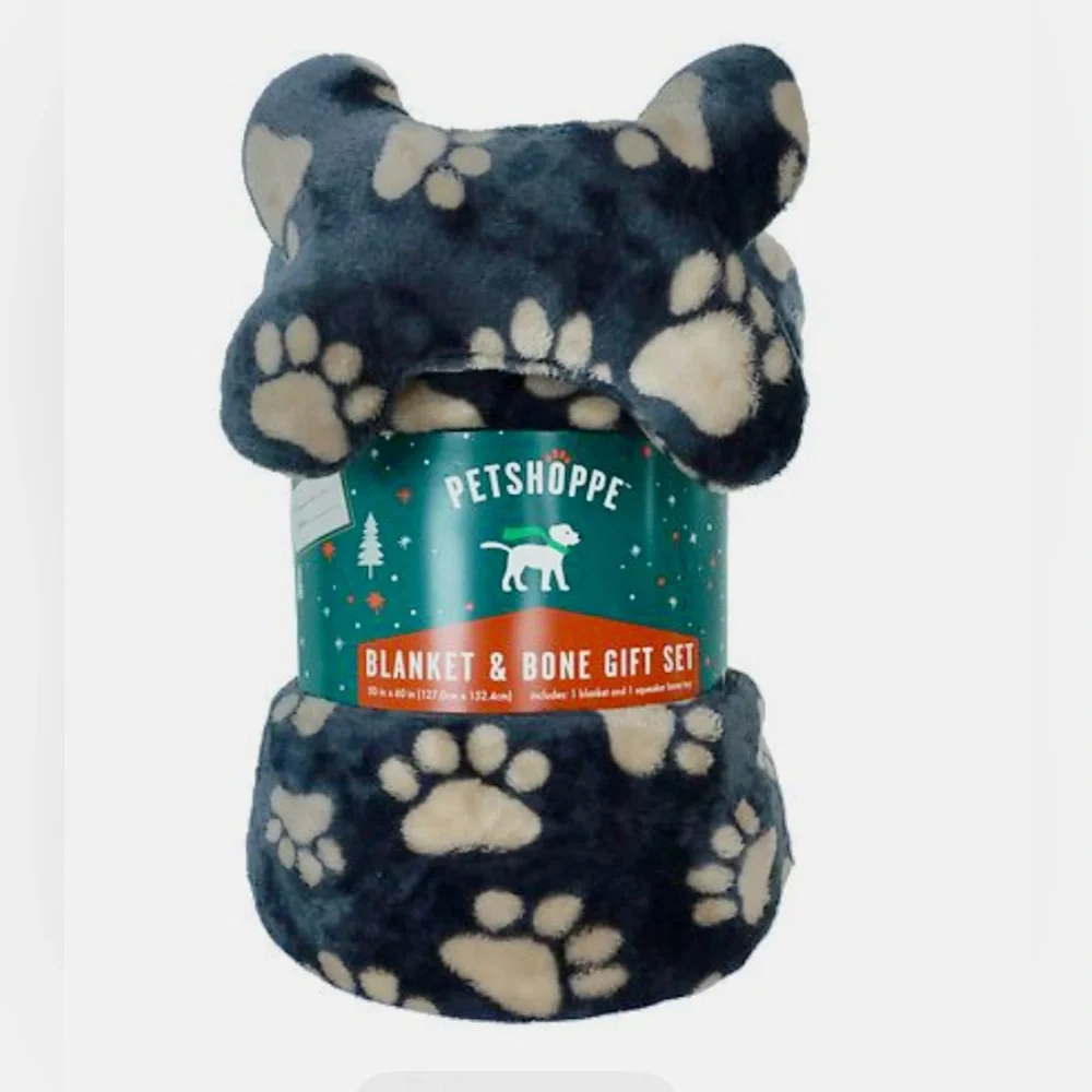 -🐾🦴🐕‍🦺Blanket & Bone Gift Set Paw Print set🐕‍🦺🦴🐾50x60”